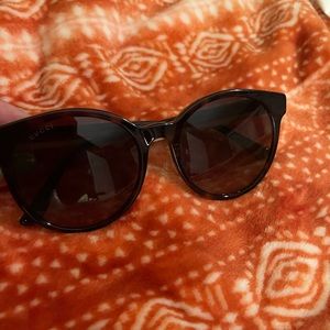 Gucci Women sunglasses Tortoise/Brown box included